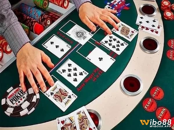 Chơi poker là gì? Đặc điểm nổi bật của trò chơi bài poker