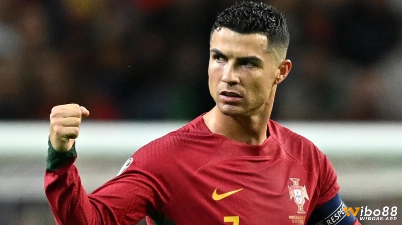 Cristiano Ronaldo là cầu thủ ghi bàn nhiều nhất thế giới với 729 bàn