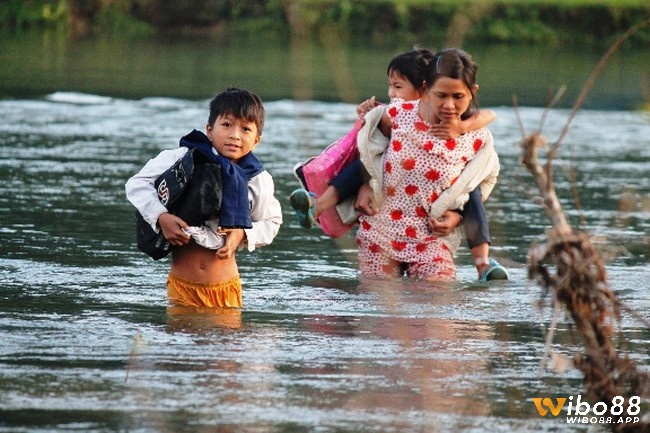 Chiêm bao thấy lội nước giúp tiên đoán tương lai 