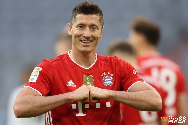 Robert Lewandowski là Kẻ kế nghiệp vĩ đại của Ba Lan