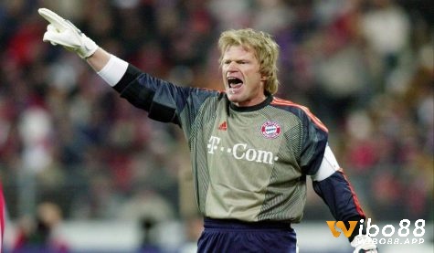 Oliver Kahn là Gã TITAN ĐIÊN trong khung thành người Đức