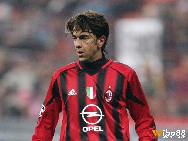 Alessandro Costacurta là hậu vệ vĩ đại nhất trong lịch sử bóng đá AC Milan