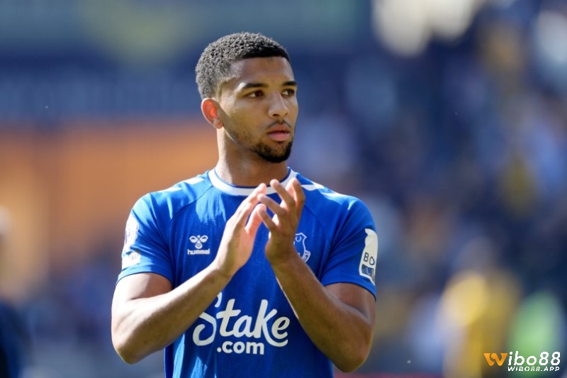 Mason Holgate là một cầu thủ xuất sắc nhất Everton