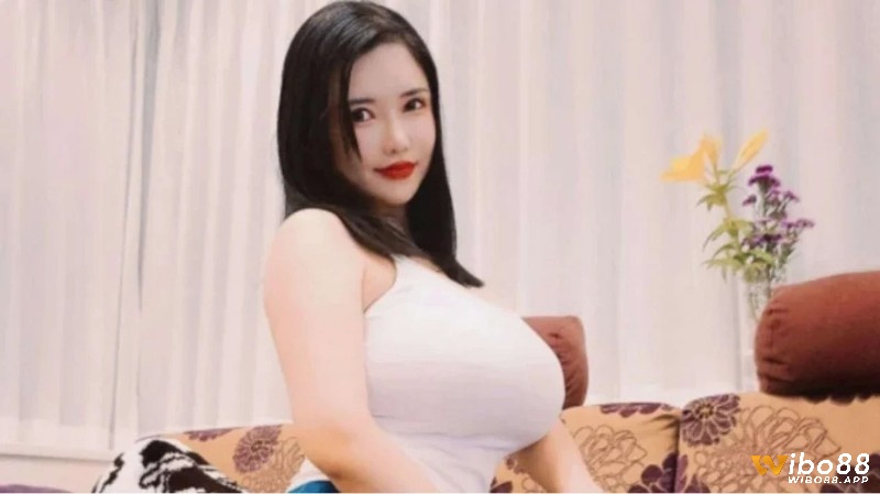 Anri Okita là một cựu diễn viên JAV xinh đẹp và quyến rũ