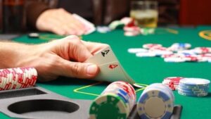 Cách chơi poker online: Hướng dẫn các quy tắc và luật chơi