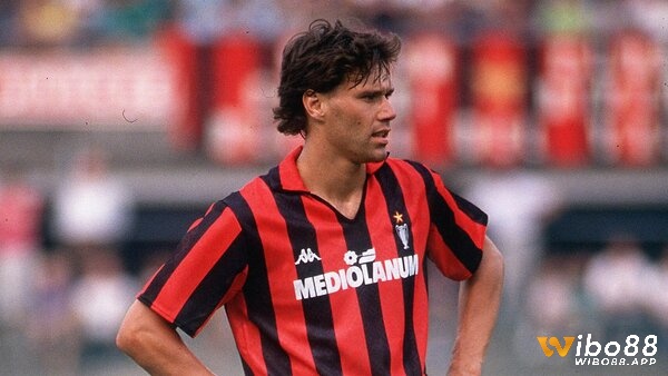 Van Basten là tiền đạo hay nhất AC Milan trong những năm 1980