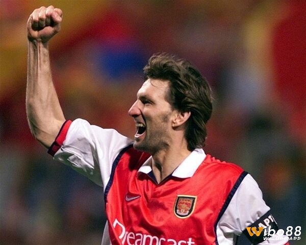 Tony Adams được xem là trung vệ số 1 của Pháo Thủ