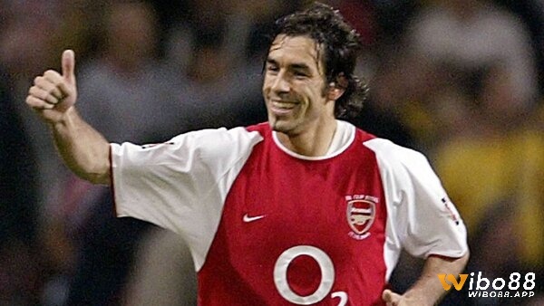 Robert Pires chính là “tay săn bàn” thượng hạng cho Pháo Thủ