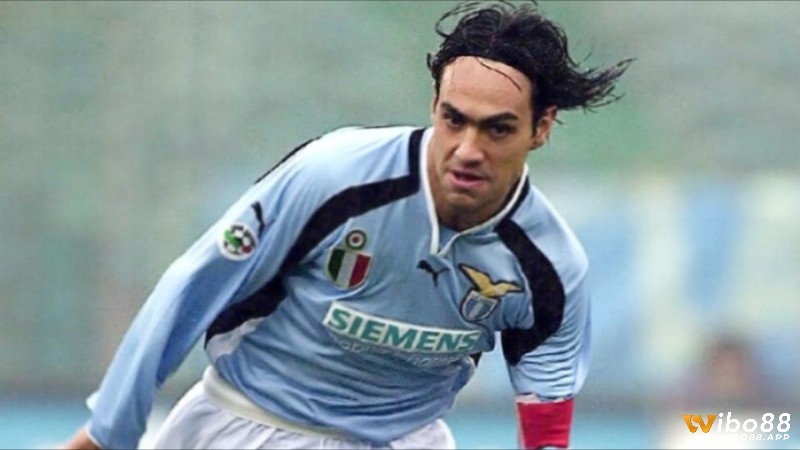 Đội hình xuất sắc nhất Lazio cho vị trí trung vệ là Alessandro Nesta