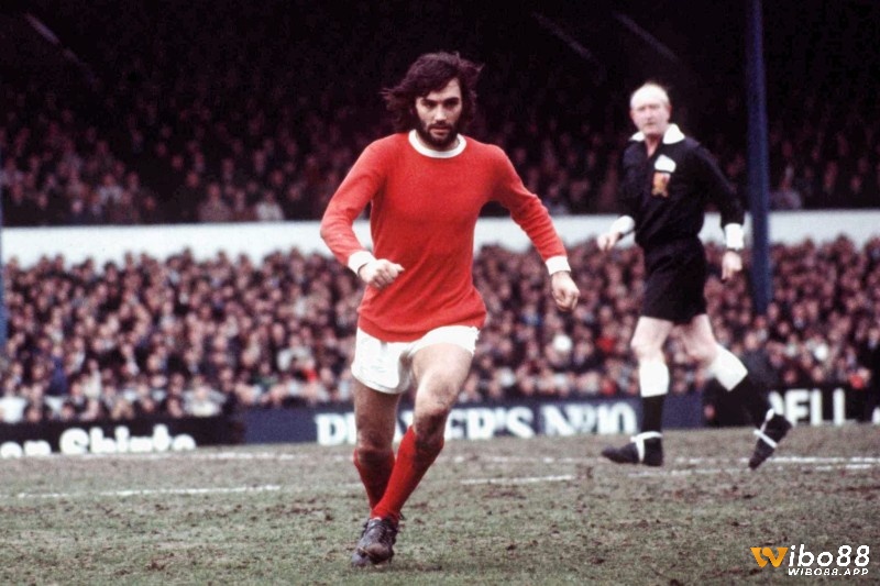 George Best nằm trong top các hậu vệ hay nhất Manchester United, đã chinh phục cảm tình của người hâm mộ với tài năng đặc biệt.